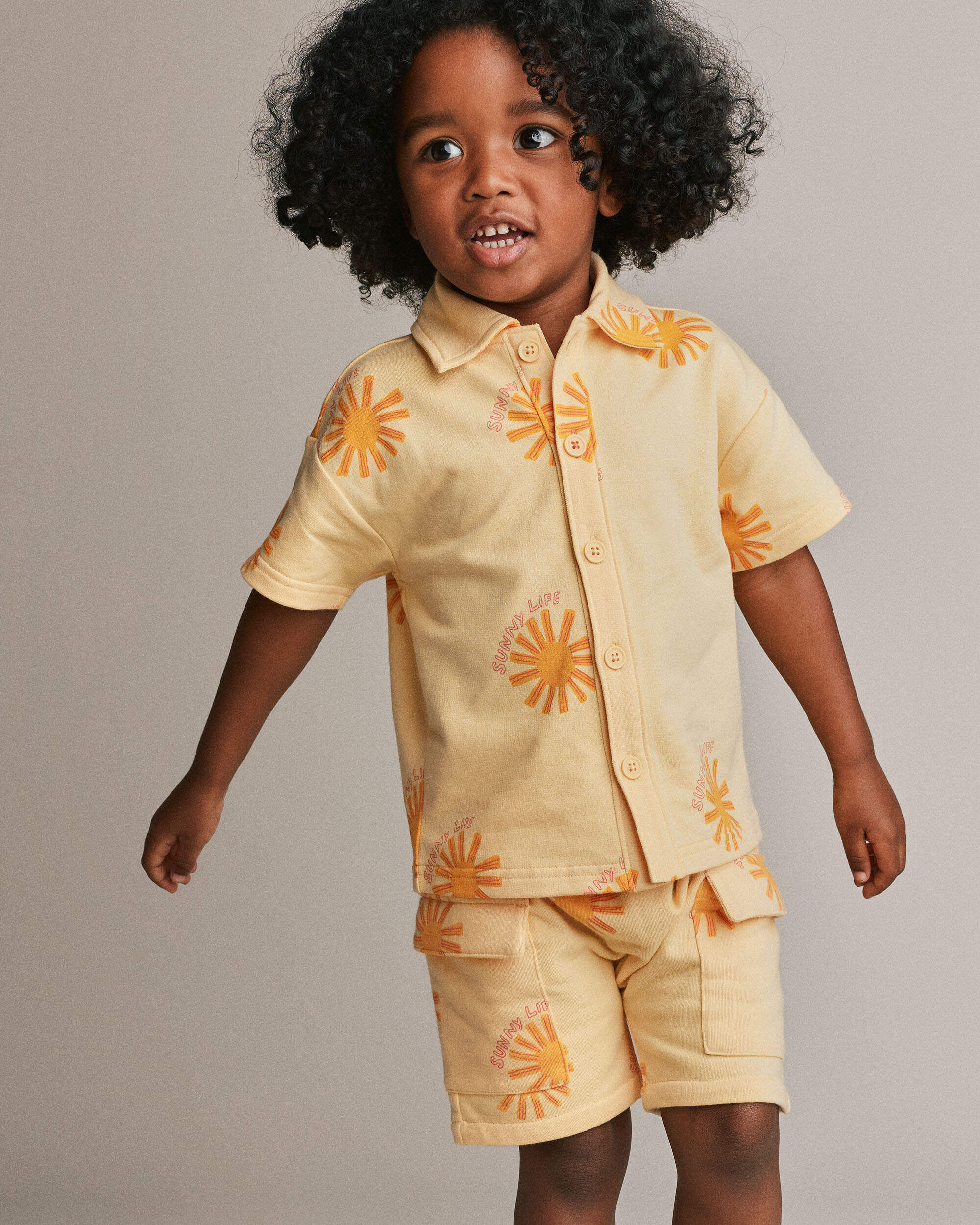 Otter Avenue Toddler Boy Button-Down Short-Sleeve Shirt in Sunny Life Print 12M Yellow 18$