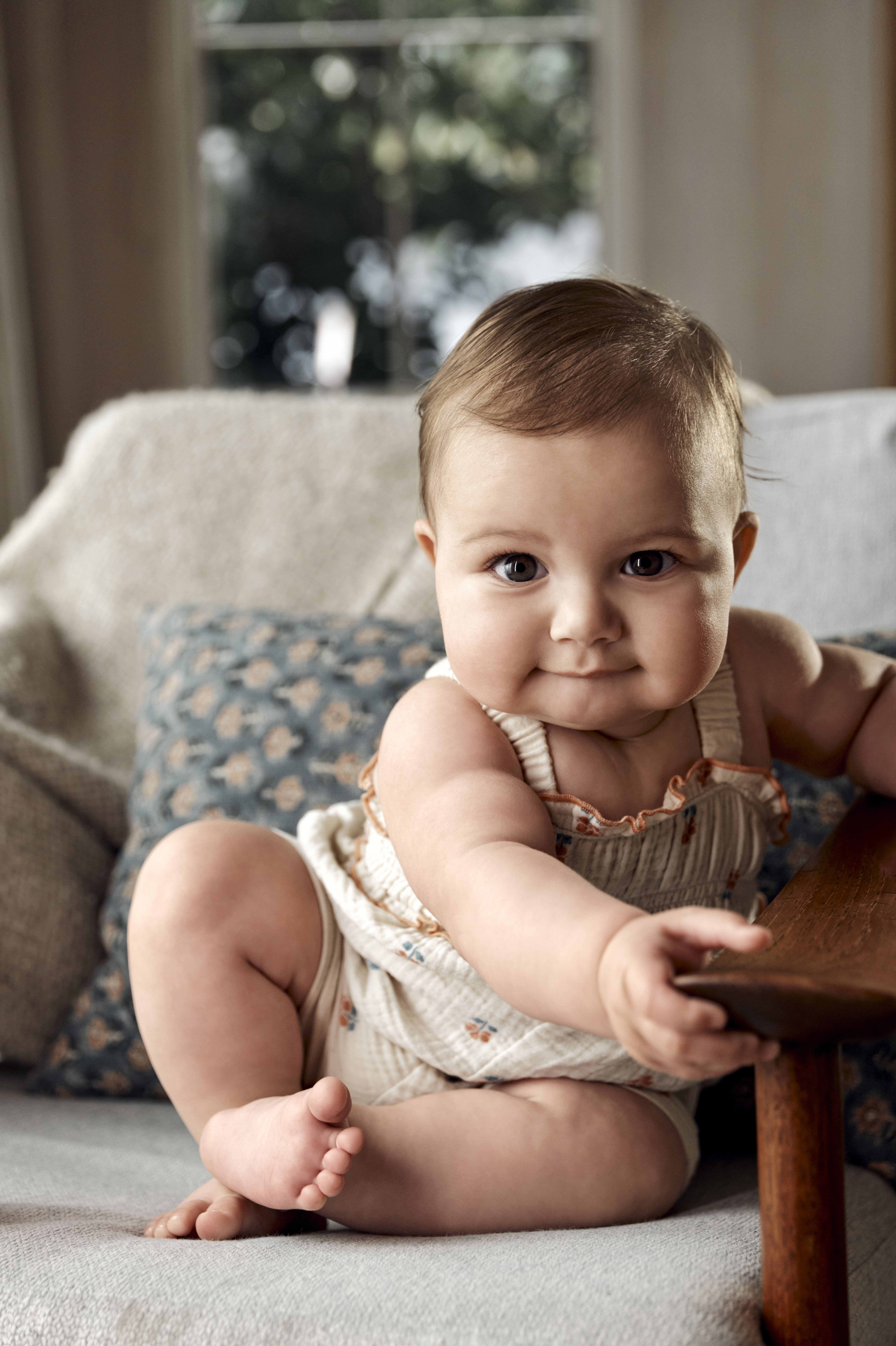 大人気の Floral Smocked Baby Print Cream - Romper Sleeveless 布団・毛布