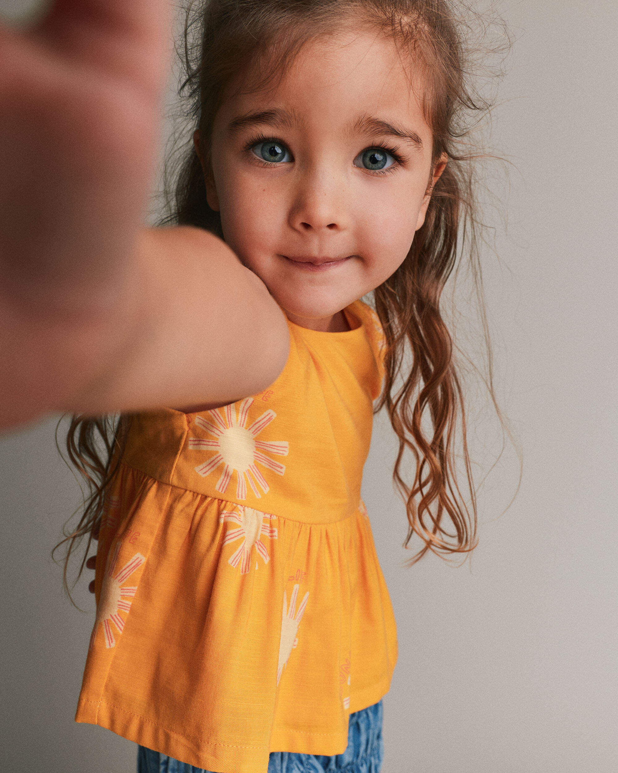 Otter Avenue Toddler Girl Peplum Top in Sunny Life Print 12M Golden Yellow 22$