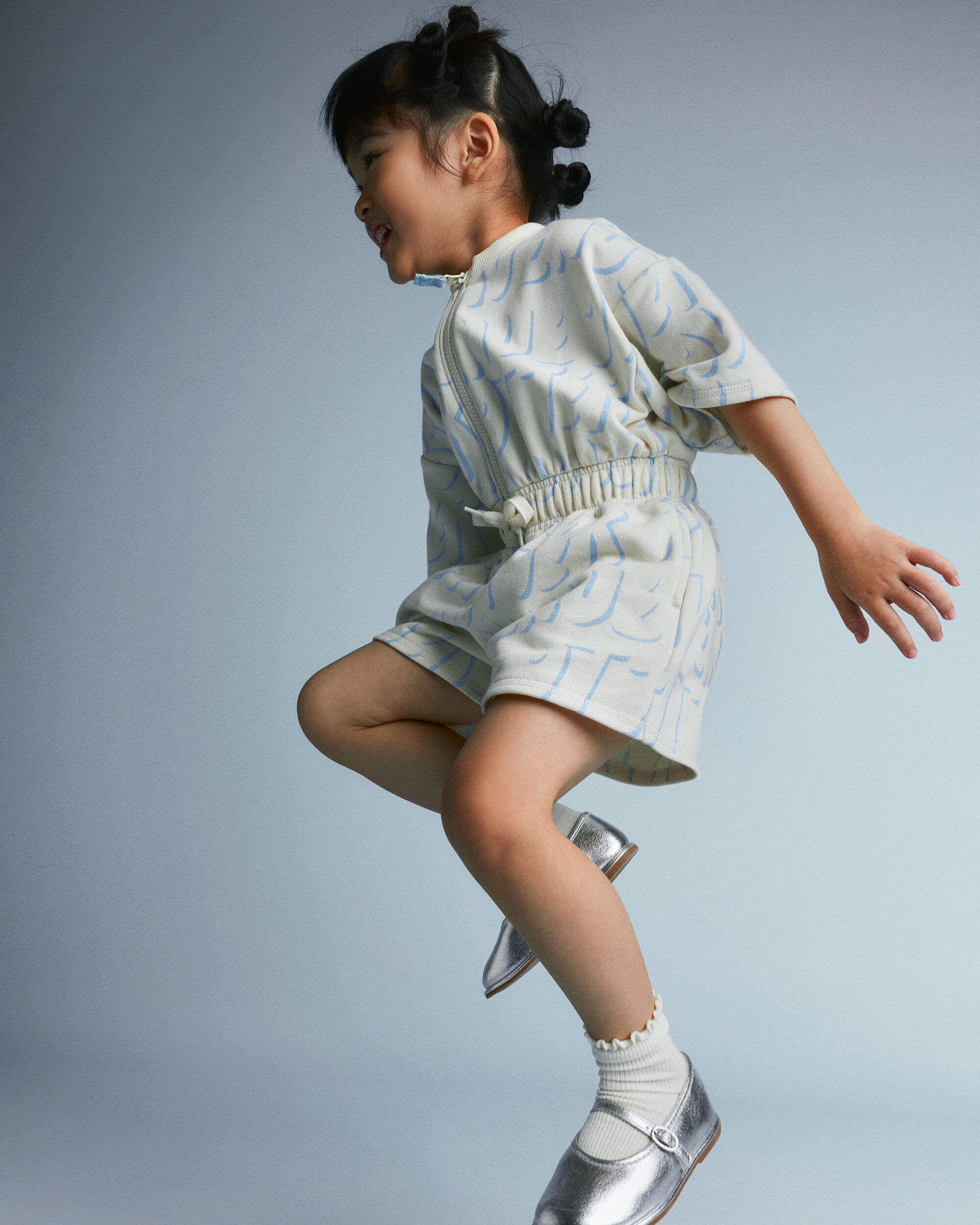 Otter Avenue Toddler Girl Flowy Romper in Otter Avenue Print 12M Cream 26$