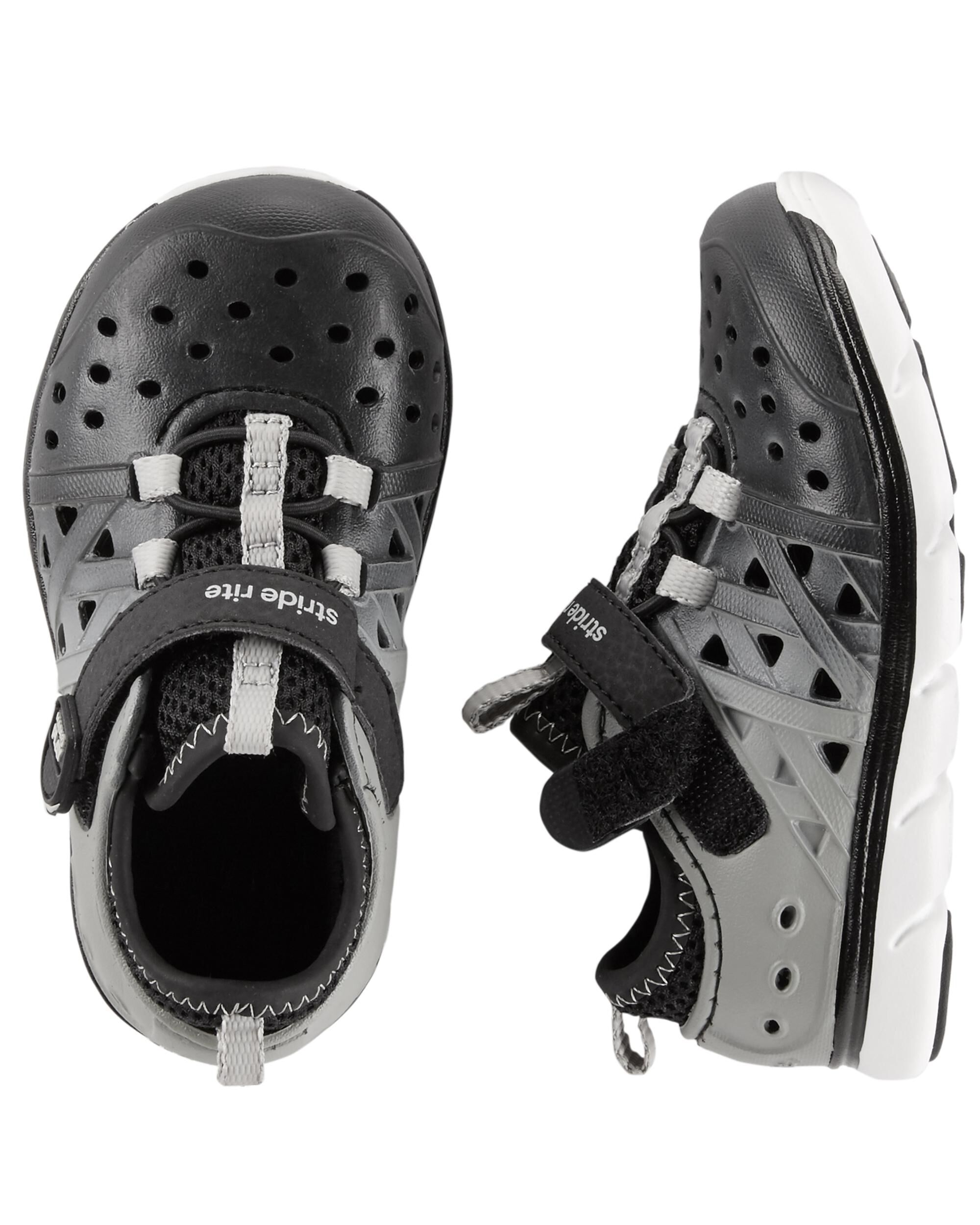 stride rite phibian sneaker