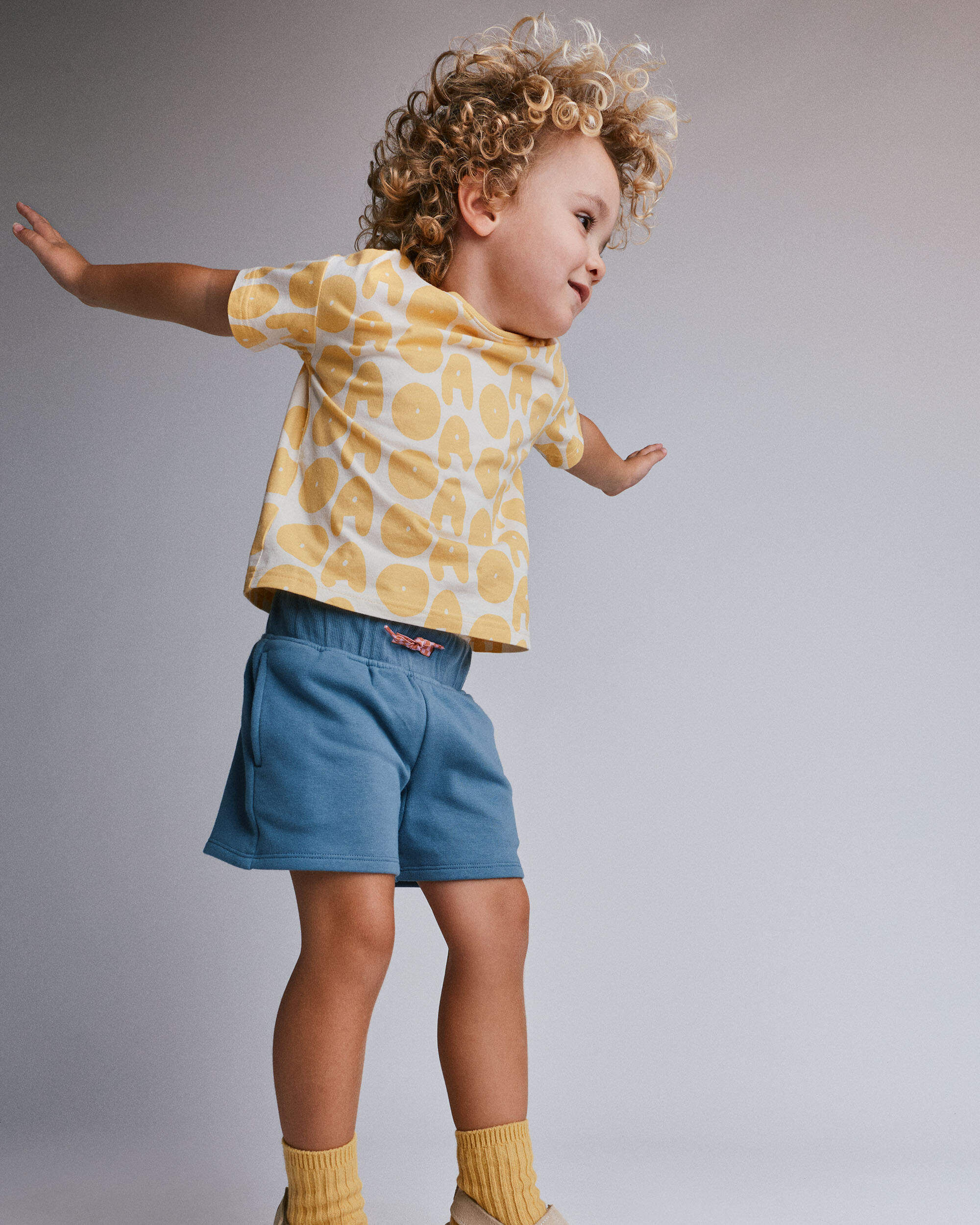 Otter Avenue Toddler Relaxed Graphic Tee in Otter Avenue Print 12M Yellow