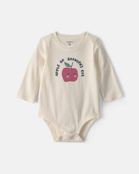 baby 'apple of grandpa's eye' apple long-sleeve graphic bodysuit - cream